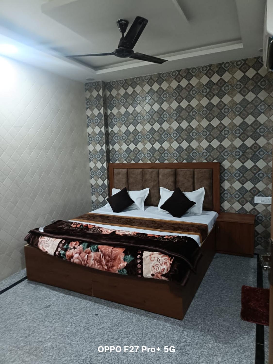 Clean AC Room near Banke Bihari Temple Vrindavan