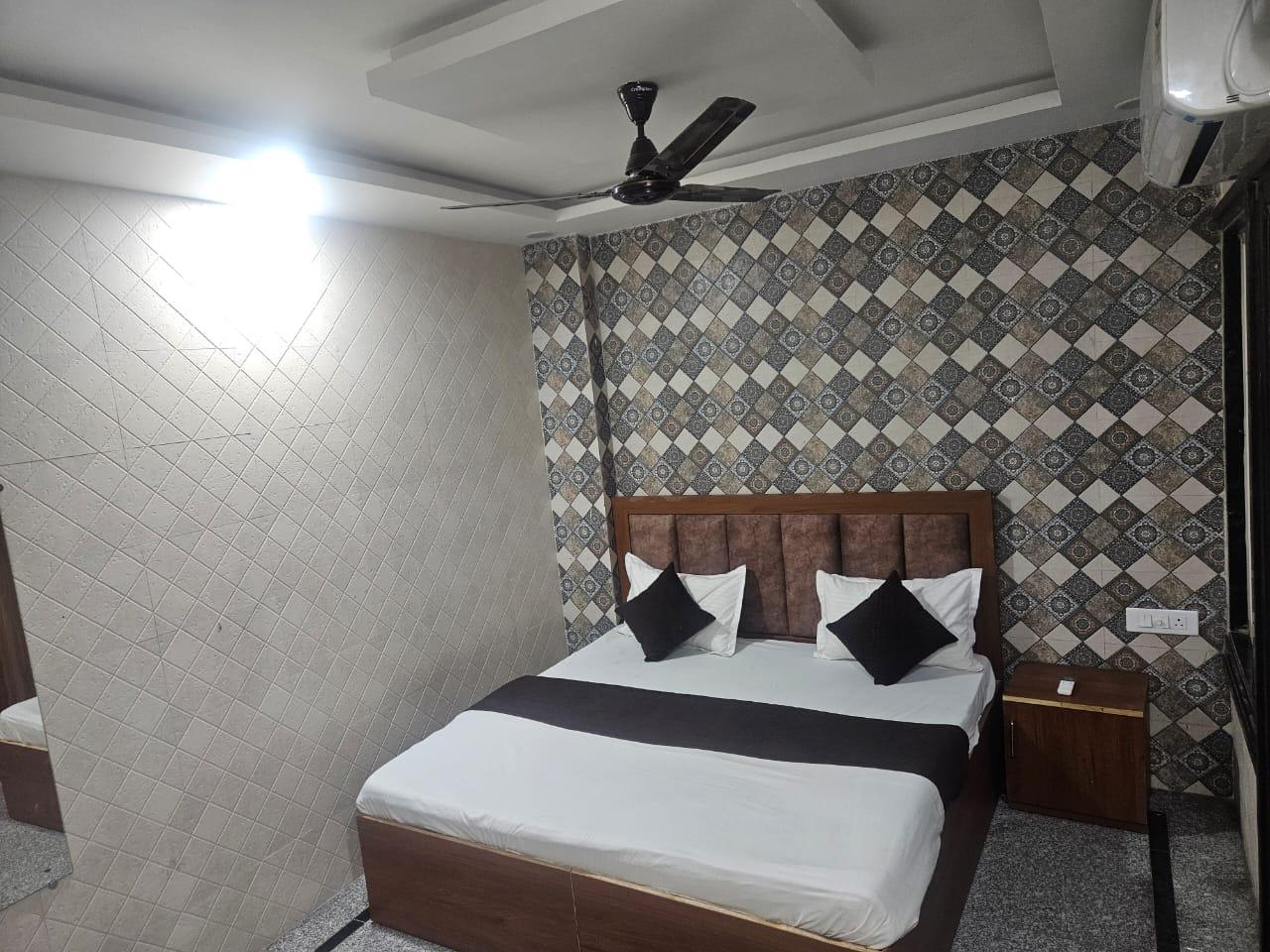 Spacious Family AC Room in Vrindavan